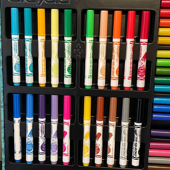 Crayola Minions Inspiration Art Case • 140 pieces • Like  🆕 - Picture 10 of 14